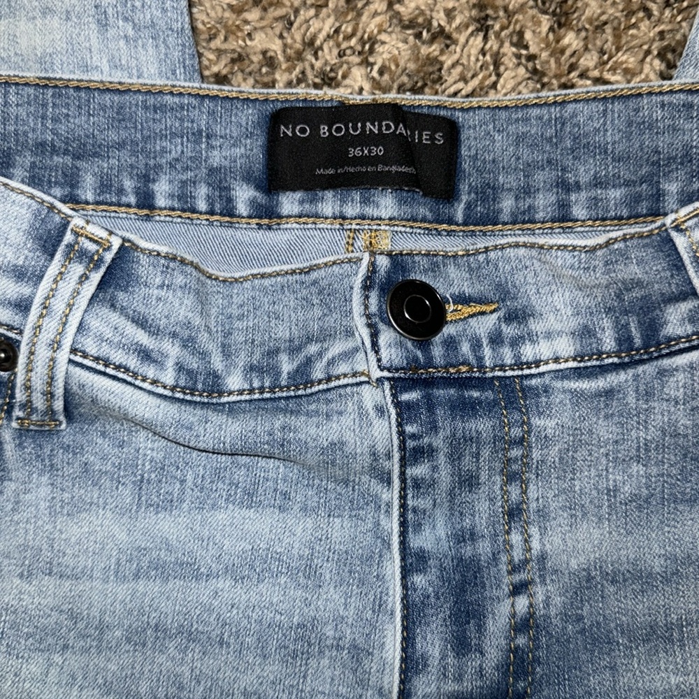 MENS 36X30 DISTRESSED LIGHT WASH JEANS - Picture 3 of 5